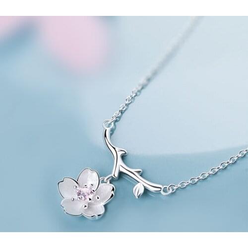 New Beautiful Cherry Blossom Classic Flower Necklace Classic Zirconium Crystal Charm Pendant Necklaces for Women Fashion Jewelry