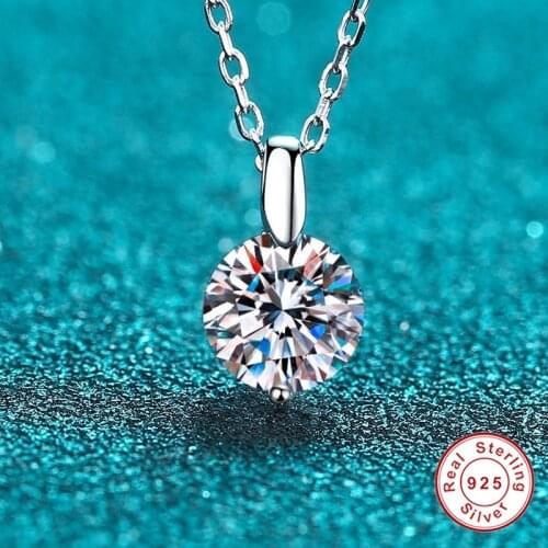 Geoki Luxury 18K White Gold Plated 1-2 Ct Passed Diamond Test Round Perfect Cut D Color VVS1 Moissanite Pendant Necklace Gift