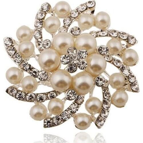 Vintage Gold Color Pearl Flower Shape Brooches For Women Wedding Luxury Rhinestone Bijoux Pins Clothing Jewelry