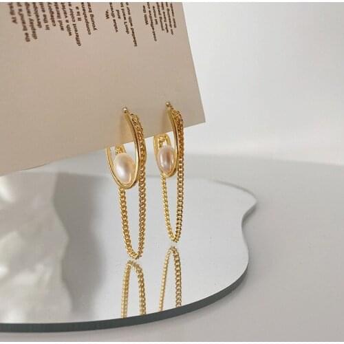 Korean Fashion Metallic Chain Tassel Natural Pearl Dangle Earrings for Women Vintage Geometric Gold Plated C-shaped Earrings