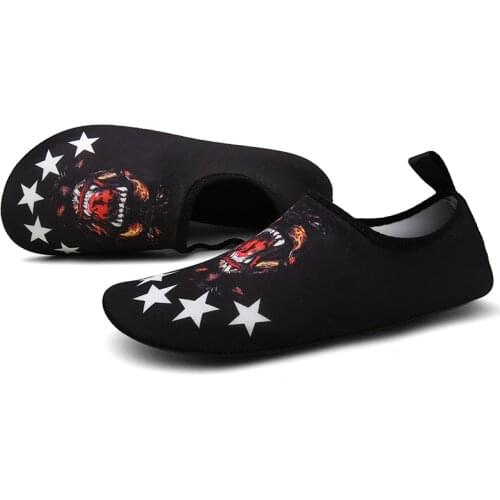 Lovers Lion Star Pattern Aqua Shoes Diving Slip on Upstream Soft Flat Beach Barefoot Lightweight Water Shoes for Men Women