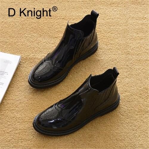 2020 New Patent Leather Flat Heel Ankle Chelsea Boots Shoes For Woman Flat Thick Bottom Carved Lady Western Motorcycle Boot Shoe
