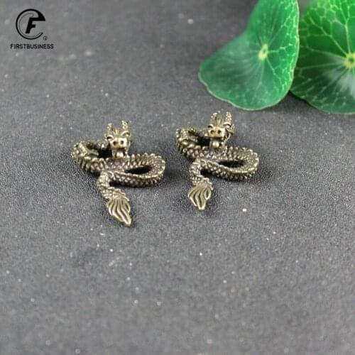 Retro Brass Zodiac Dragon Car Keychain Pendant Copper Dragon Head Home Decorations Solid Desk Mininature Ornament Car Key Chains