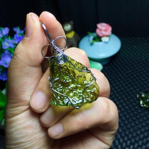 10-20g Copper Wire Weaving Green Moldavite Czech Meteorite Impact Glass Rough Stone with Leather Rope Necklace for Men Women