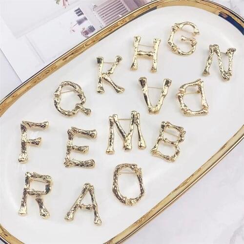DIY Letter Brooches For Women English Alphabet Fashion Catwalk Badge Wedding Pins For Scarf Coat Bag Jewelry Accessories брошь