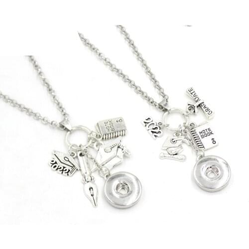 Wholesale 10PCS Pack 2022 Graduation Necklace Expandable Wire Bangle Interchangeable Snap Pendant Necklace For Graduaters Gifts