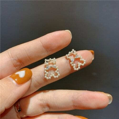 Zeojrlly Pearl Women Trendy Stud Earrings Bear Earrings Cute Pearl Earrings Simple Women Small Elegant Fashion Jewelry