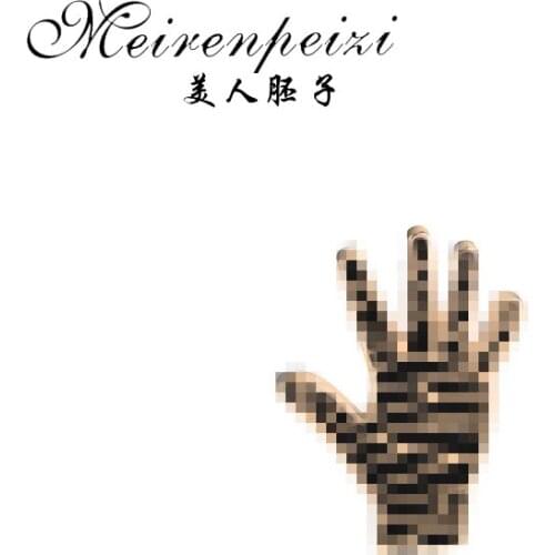 Halloween Enemal Pin Hand Brooches Pins for Girls Lapel Pin Hat Bag Pins Denim Clothes Shirt Women Brooch Badges