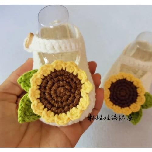 QYFLYXUE New babys wool shoes pure hand knitting baby flowers beautiful walking shoes shoes shoes soft soles full moon gift
