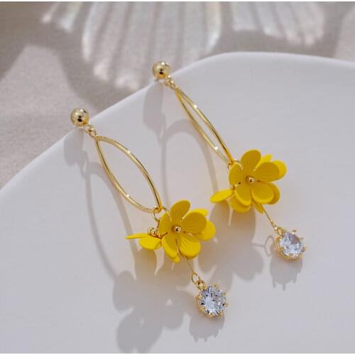Summer long yellow flower pendant ladies earrings Personality Fashion Simple Women jewelry exquisite Trend New Earrings
