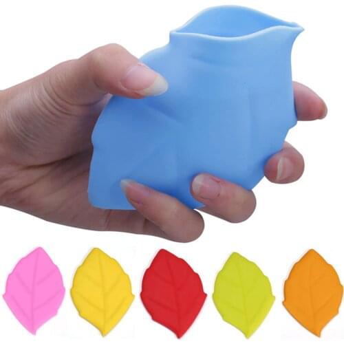 Portable Travel Silicone Water Cup Personalized Maple Leaf Shape Outdoor Washing Cup Toothbrush Holder Bathroom Tumblers