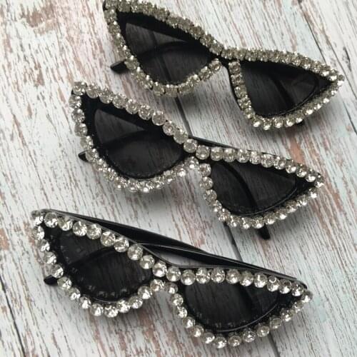 Sunglasses Ladies Handmade with Diamonds Decorative Black Border Ladies Young Fashion Retro Beach Travel Sunglasses UV400
