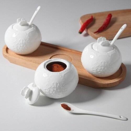 Ceramic relief seasoning pot condiment pot sugar bottleceramic bone china seasoning bottle European kitchen utensils