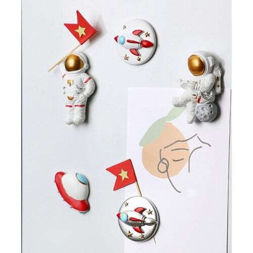 Fridge Magnet Refrigerator Paste Astronaut Shape Strong Suction Exquisite Workmanship 3D Cartoon Astronaut for Home