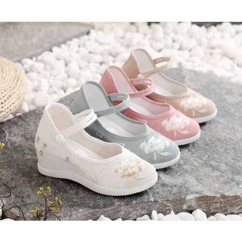 Hot Sale Womens Hanfu Accessories Wedge Embroidered Shoes Folk Traditional Dance Shoes High Quality Old Beijing Cloth Shoes