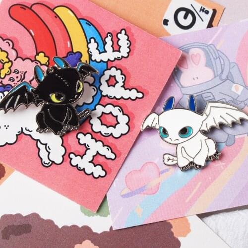 1pcs Spille Enamel brooch shirt Del Fumetto di volo Animale Spilla Giacca di Jeans Spille Fibbia Distintivo Regalo per Bambini