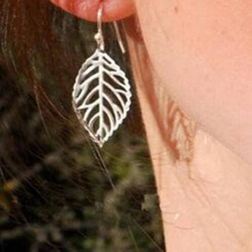 2021 Hot fashion jewelry metal leaves earrings dangling long Statement earrings for women