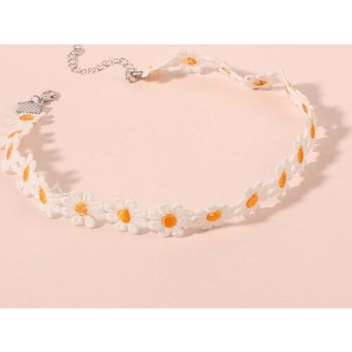 Korean Fashion Cute Small Daisy Chain Choker Necklace for Women Bohemian White Lace Flower Charm Collar Necklace Summer Jewelry