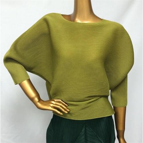 Solid Color O-neck Bat Sleeve Short T-shirt Women Vintage Casual Loose Wild Pleated Tee Shirt Tide 2020 New autumn