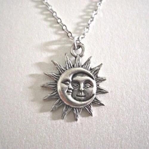 2021 Sun Moon Big Smile Retro Pendant Necklace Womens New Fashion Metal Accessories Party Jewelry