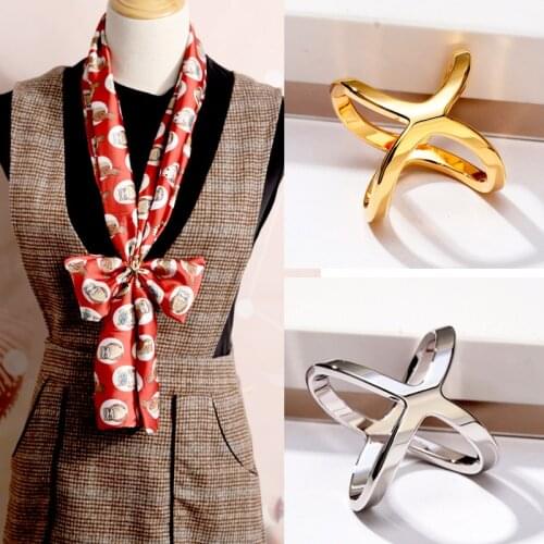 2021 New Scarf Buckle Cross Scarf Clip X Shape Metal Brooches For Women Bow Scarves Buckle Holder Shawls Jewelry Accessories