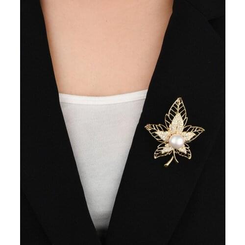 Five-pointed star Leaf Brooches Women Large Brooch Pin Fashion Dress Coat Accessories Female Jewelry Imitation pearls Zircon