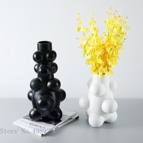 Resin vase Abstract sphere Geometric irregularity Black and white Resin crafts ornaments Desktop storage Home Decoration