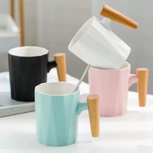 New Creative Japan Style handgrip Ceramics Mugs with Spoon Lid coffee mug Milk Tea office Cups Drinkware the Best birthday Gift