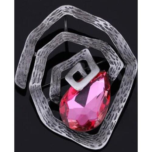 High Quality Crystal Brooch Fashion Geometry Hollow Out Vintage Metal Large Brooches for Women Lapel Pins Costume Jewelry XZ219