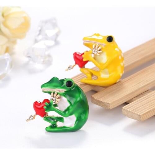 Green Yellow Enamel Frog Brooches Women Czech Rhinestone Heart Frog Animal Casual Brooch Pins Gifts