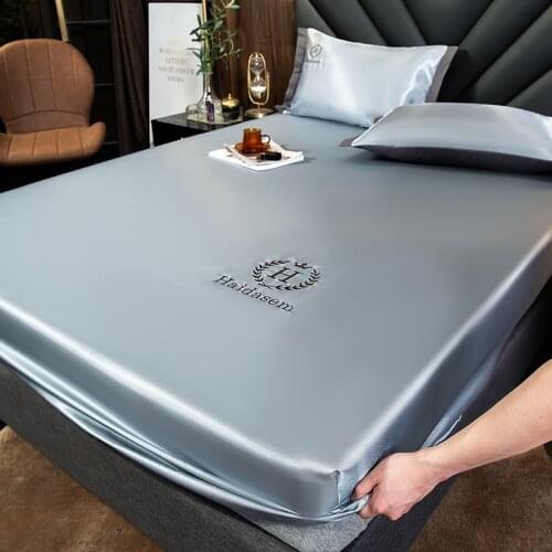 Cool Satin Fabric Fitted Sheet with An Elastic Band Mattress Cover Solid Color Bed Sheet and 2pcs Pillowcases Egyptian Bedspread