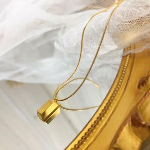 18k Yellow Gold Small Gold Bricks Pendant Necklace for Women Fashion Necklaces Clavicle Chain Wedding Birthday Gold Jewelry Gift