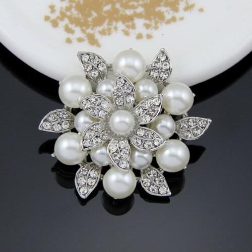 Stereoscopic Pretty Round Big Simulated Pearl Flower Rhinestone Silver-color Brooches for Women Brooch Pins Jewelry