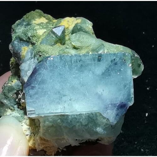 124gYaogangxian fluorite and crystal symbiosis mineral stone decoration healing energy geology teaching specimen collection