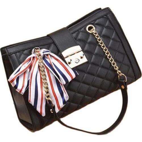 Luxury Scarf Decoration Chain Bag Designer Chic Messenger Bags Women Crossbody Bag Tote Shoulder Bag Classic Ladies Handbag