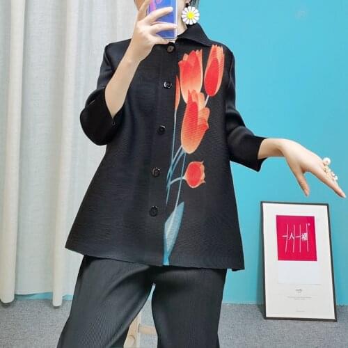 Turndown Collar Single-breasted Jacket Women Three Quarters Sleeve Vintage Print Loose Large Size Casual Miyak Pleated Outerwear