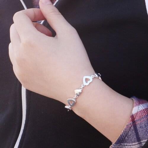 Simple fashion heart to heart girl hand catenary silver jewelry. Those past times will also be filled with feelings of love