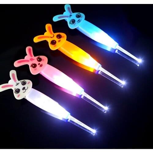 Cartoon LED Flashlight Ear Wax Remove EarPick Cleaner Health Care Tool LED Earpick with Extractor Heads