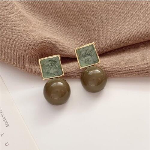 2020 Temperament Beautiful Colorful Round Acrylic Small Stud Earrings Fashion Sweet Korean Girl Womens Jewelry Accessories