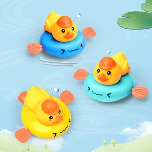Baby Bath Toy Spray Water Floating Wind-up Lovely Animals Swimming Pool Model Fun & Interactive for Boys Girls Shower