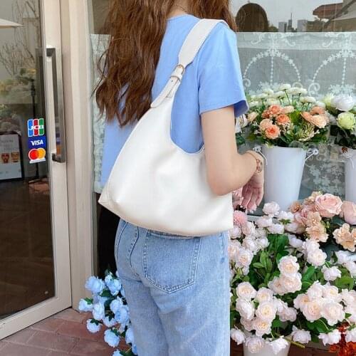 2020 new trendy net red summer baguette bag Korean niche fashion casual soft PU armpit bag milk tea color female bag