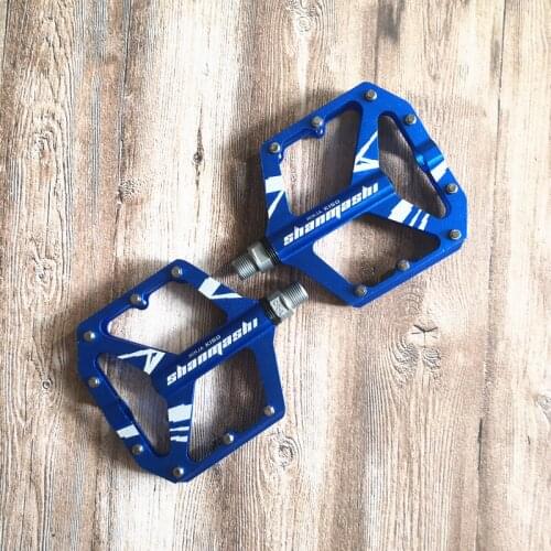 New bicycle pedal DU bearing axle CNC aluminum alloy ultra light non-slip durable platform mountain bike pedal