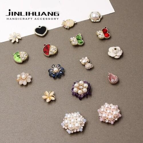 Crystal Vintage Badge Magnetic Brooches Rhinestone Pearl Collar Pin for Christmas Gift Women Dress Coat Accessories Cute Jewelry