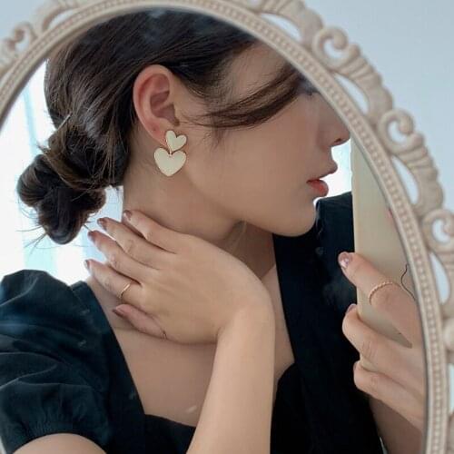 2021 New Fashion White Acrylic Drop Earrings For Women Heart Shaped Hanging Fashion Female Trend Party Earrings Jewelry Wedding