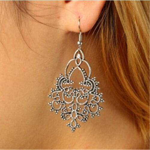 2020 New Arrival Fashion Classic Geometric Women Dangle Earrings Metallic Pattern Hollow Bohemian Sweet Earrings Womens Jewelry