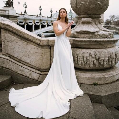 Spaghetti Straps Zipper V-Back Embroidered Lace Simple Style White Wedding Dress With Court Train Bridal Dress Robe De Mariee