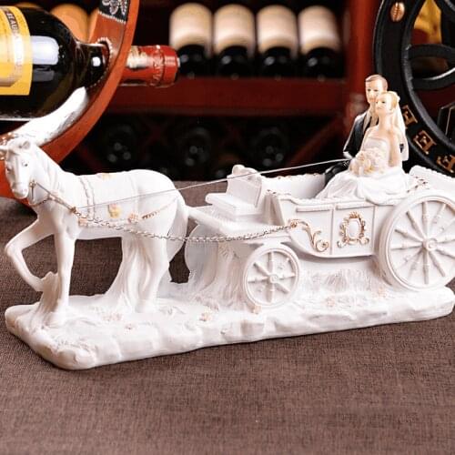 European Luxury Resin Couple Statue Wedding Gifts Ornaments Home Livingroom Furnishing Crafts Cafe Desktop Figurines Decoration