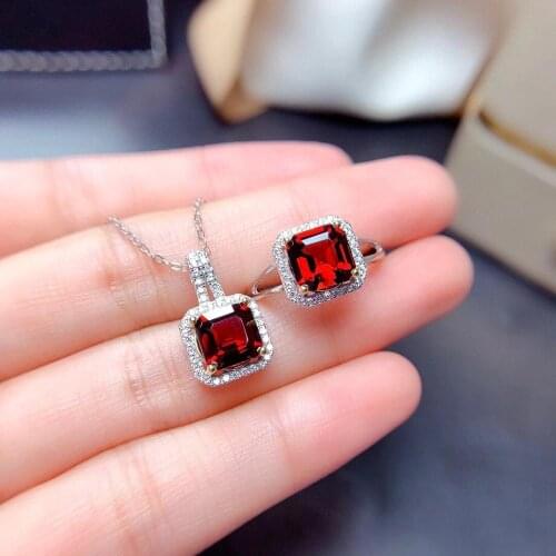 Ladies New Natural Garnet Set Jewelry 925 Silver High-end Elegant Luxury Atmospheric Jewelry Set