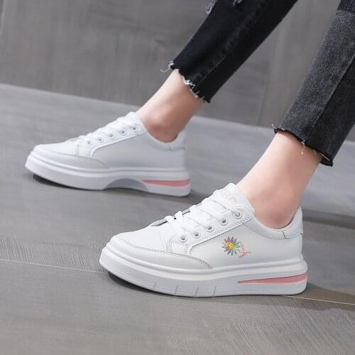 New fashion ladies casual sports shoes white shoes Korean version of the wild net celebrity flat shoes board shoes flat shoes