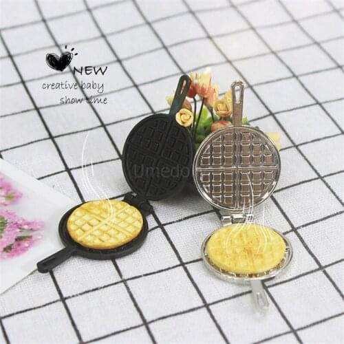 1 PCS 1/12 Scale Dollhouse Miniature Waffles Mold Baking Pan Mini Play Doll Food for Barbies Kitchen Cooking Accessories Toy